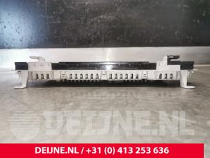 Porsche Taycan Display Multi Media regelunit O121880 foto 3
