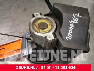 Gebruikte Pomp Servo Volvo V70 (GW/LW/LZ) 2.5 10V Prijs € 40,00 Margeregeling aangeboden door van Deijne Onderdelen Uden B.V.