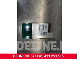 Gebruikte Antenne Porsche Taycan (Y1A) 4S Prijs € 42,35 Inclusief btw aangeboden door van Deijne Onderdelen Uden B.V.