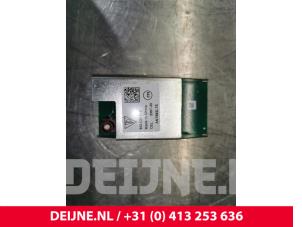 Gebruikte Antenne Porsche Taycan (Y1A) 4S Prijs € 42,35 Inclusief btw aangeboden door van Deijne Onderdelen Uden B.V.
