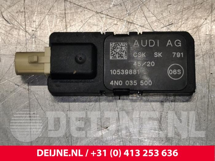 Porsche Taycan Antenne O123236