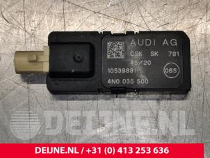 Gebruikte Antenne Porsche Taycan (Y1A) 4S Prijs € 13,31 Inclusief btw aangeboden door van Deijne Onderdelen Uden B.V.