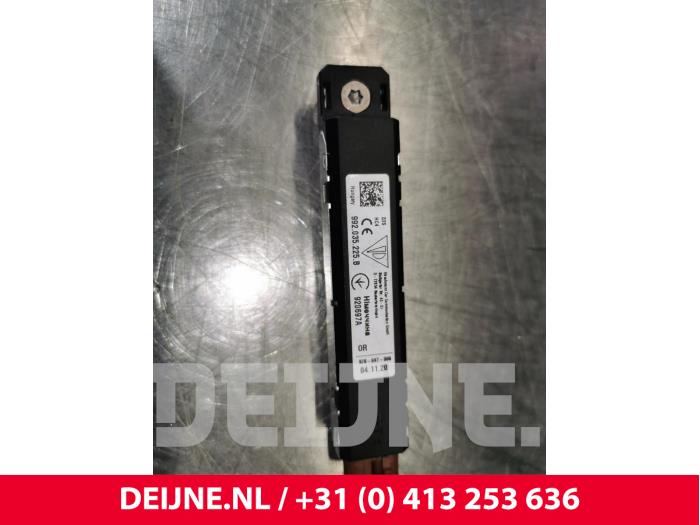 Porsche Taycan Antennenverstärker O123248