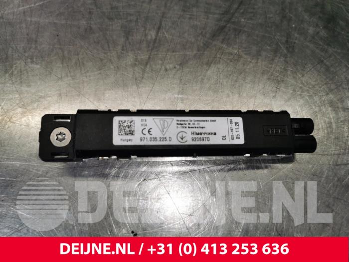 Porsche Taycan Antennenverstärker O123249