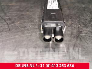 Porsche Taycan Antenna Amplifier O123249 photo 3