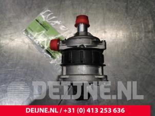 Porsche Taycan Extra waterpomp O123273 foto 2