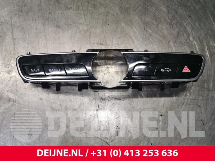 Mercedes E-Klasse Radiobedienings paneel O123582