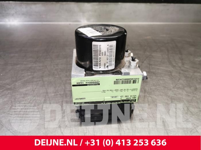 Gebruikte ABS Pomp Volvo V40 (MV) 2.0 T2 16V Prijs € 40,00 Margeregeling aangeboden door van Deijne Onderdelen Uden B.V.