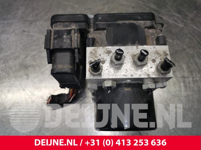 Gebruikte ABS Pomp Volvo V40 (MV) 1.6 D2 Prijs € 20,00 Margeregeling aangeboden door van Deijne Onderdelen Uden B.V.