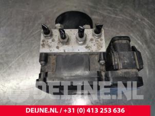 Volvo V40 ABS Pomp O124185 foto 2