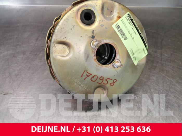 Gebruikte Rembekrachtiger Iveco New Daily I/II 35.10 Prijs € 36,30 Inclusief btw aangeboden door van Deijne Onderdelen Uden B.V.