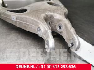 Porsche Taycan Federteller rechts hinten O124310 foto 3