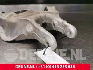 Porsche Taycan Veerschotel links-achter O124311 foto 3