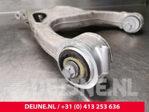 Porsche Taycan Veerschotel links-achter O124311 foto 2