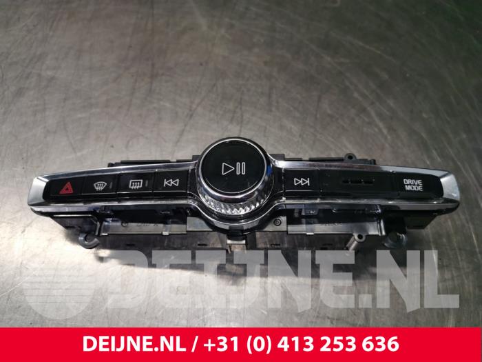 Volvo XC40 Radiobedienfeld O124406