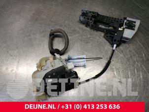 Audi A6 Door lock mechanism 4-door, front left O124363 photo 2