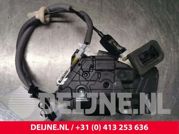 Volkswagen Golf Türschlossmechanik 4-türig rechts vorne O124455