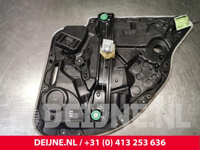 Mercedes C-Klasse Rear door window mechanism 4-door, left O125136