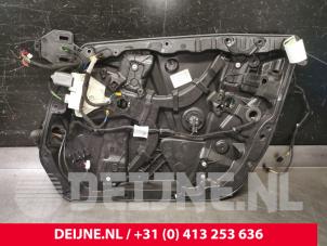 Gebruikte Ruitmechaniek 4Deurs rechts-voor Mercedes C Estate (S205) C-350 e 2.0 16V Prijs € 60,00 Margeregeling aangeboden door van Deijne Onderdelen Uden B.V.