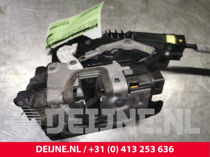Mercedes C-Klasse Türschlossmechanik 4-türig links vorne O125124