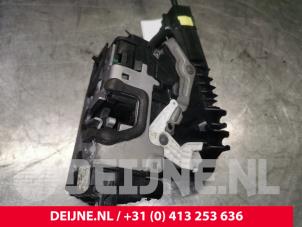 Mercedes C-Klasse Deurslot Mechaniek 4Deurs rechts-achter O125125 foto 3