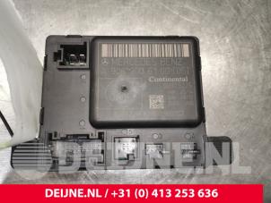 Gebruikte Comfort Module Mercedes Sprinter 3t (906.61) 215 CDI 16V Prijs € 50,00 Margeregeling aangeboden door van Deijne Onderdelen Uden B.V.