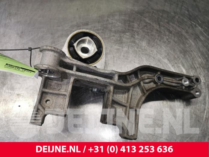 Porsche Taycan Motorsteun O125423