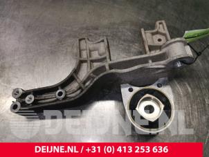 Porsche Taycan Engine mount O125423 photo 3