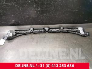 Porsche Taycan Stoßstangenstütze mitte hinten O125447 foto 2
