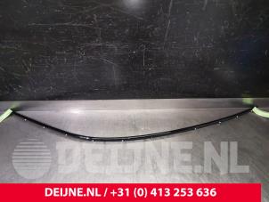 Gebruikte Sierstrip Porsche Taycan (Y1A) 4S Prijs € 133,10 Inclusief btw aangeboden door van Deijne Onderdelen Uden B.V.