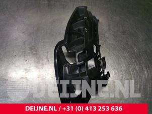 Porsche Taycan Stoßstangenstütze links hinten O125452 foto 3