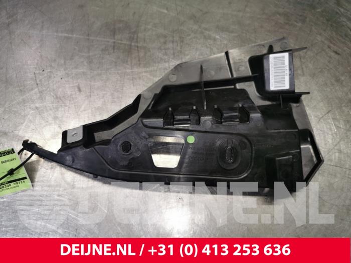 Porsche Taycan Stoßstangenstütze links hinten O125457