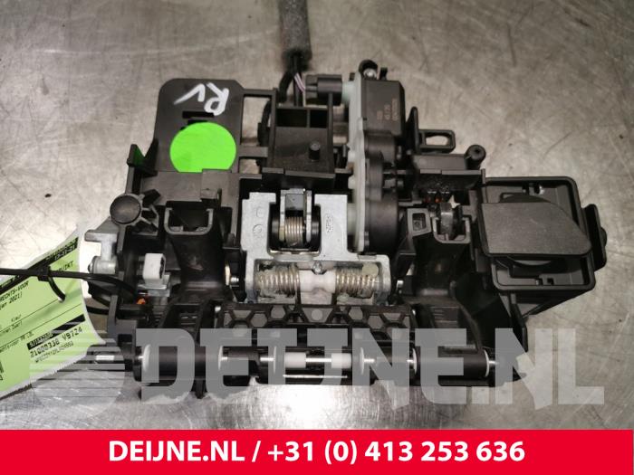 Porsche Taycan Türgriff 4-türig rechts vorne O125463