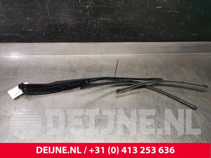 Porsche Taycan Front wiper arm O125466