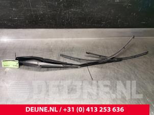 Porsche Taycan Ruitenwisserarm voor O125466 foto 2