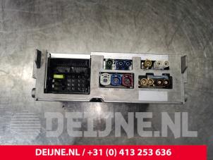 Mercedes E-Klasse Multi-media control unit O125601 photo 2