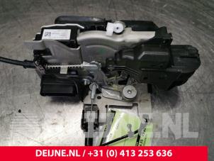Volvo XC40 Door lock mechanism 4-door, front left O125702 photo 2