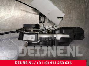 Volvo XC40 Front door lock mechanism 4-door, right O125704 photo 2
