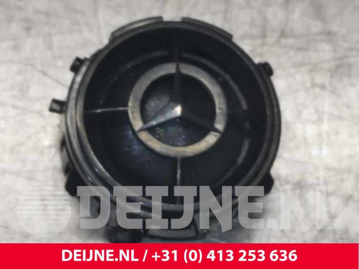 Gebruikte Luidspreker Mercedes C Estate (S205) C-350 e 2.0 16V Prijs € 17,00 Margeregeling aangeboden door van Deijne Onderdelen Uden B.V.