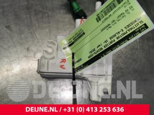 Mercedes E-Klasse Sluithulpmotor portier rechts-voor O126140 foto 3