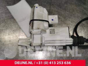 Mercedes E-Klasse Sluithulpmotor portier links-voor O126141 foto 2