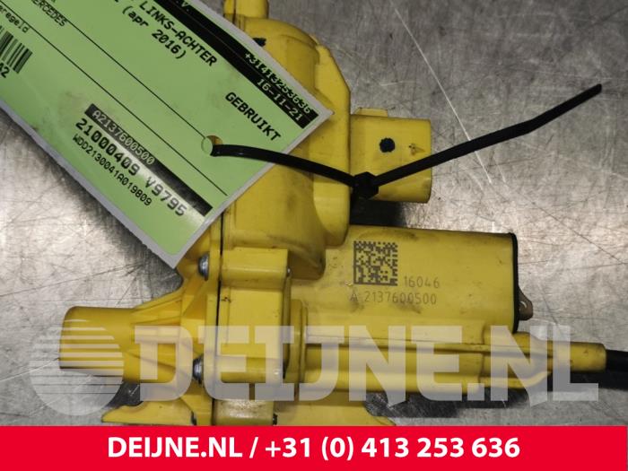 Mercedes E-Klasse Schließhilfsmotor Tür links hinten O126142