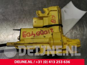Mercedes E-Klasse Sluithulpmotor portier links-achter O126142 foto 3
