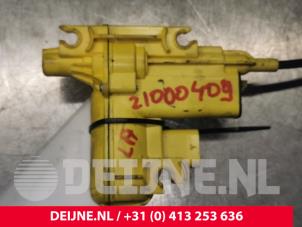 Mercedes E-Klasse Sluithulpmotor portier links-achter O126142 foto 2