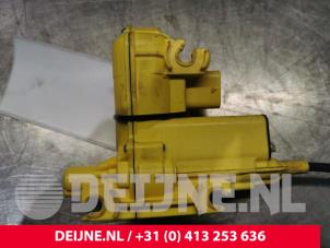 Mercedes E-Klasse Sluithulpmotor portier rechts-achter O126184 foto 2
