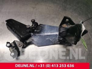 Gebruikte Schuifdeurrol rechts Ford Transit Connect (PJ2) 1.6 TDCi 16V 75 Prijs € 108,90 Inclusief btw aangeboden door van Deijne Onderdelen Uden B.V.