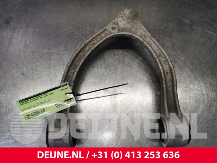 Mercedes E-Klasse Querlenker oben rechts vorne O126368