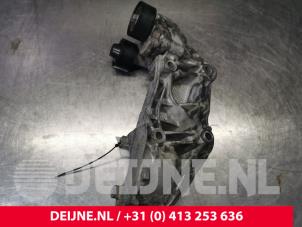 Opel Vivaro Dynamosteun boven O126410 foto 3
