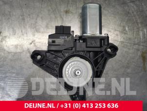 Mercedes E-Klasse Door window motor O126438 photo 3