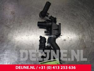 Mercedes C-Klasse Thermostat housing O126510 photo 4